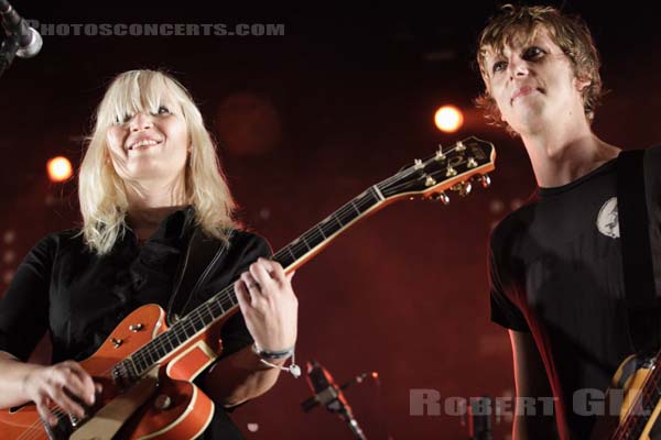 THE RAVEONETTES - 2005-08-13 - SAINT MALO - Fort de St Pere -  Sharin Foo